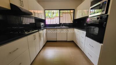 Casa de 3 alcobas en venta en Loma Del Campestre, Medellín, 654 m² · foto 16 de 20