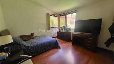 Casa de 3 alcobas en venta en Loma Del Campestre, Medellín, 654 m² · foto 6 de 20
