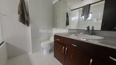 Casa de 3 alcobas en venta en Loma Del Campestre, Medellín, 654 m² · foto 7 de 20