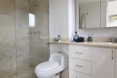 Apartamento de 2 alcobas en venta en Loma De Los Parra, Medellín, 190 m² · foto 2 de 20