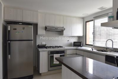 Apartamento de 2 alcobas en venta en Loma De Los Parra, Medellín, 190 m² · foto 9 de 20