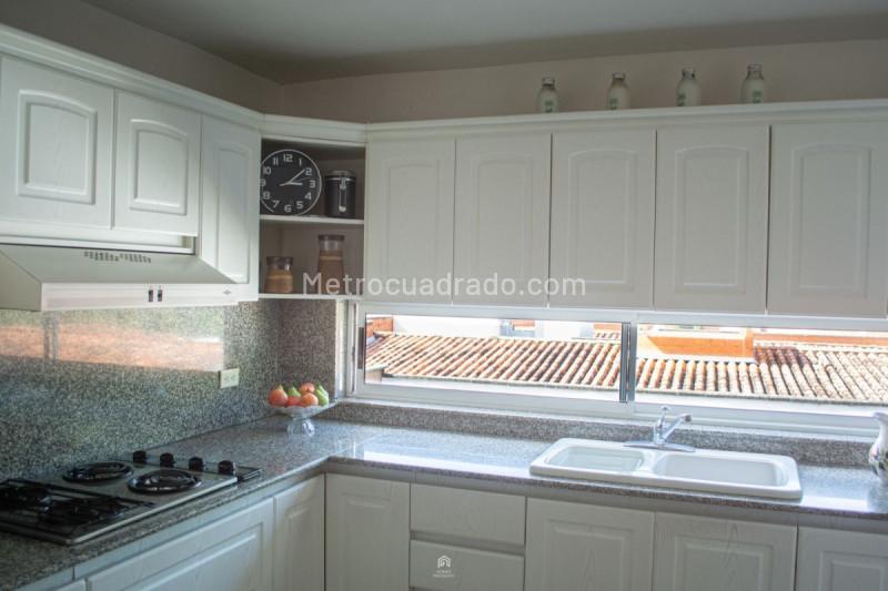 Apartamento Amplio de 3 Alcobas en Loma del Campestre - 7