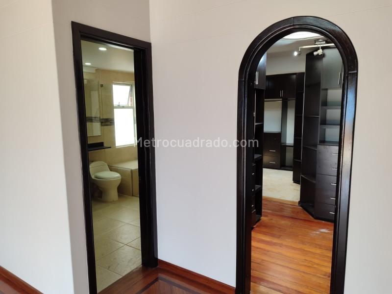 Spacious 5BR House in Exclusive Poblado Area - 3