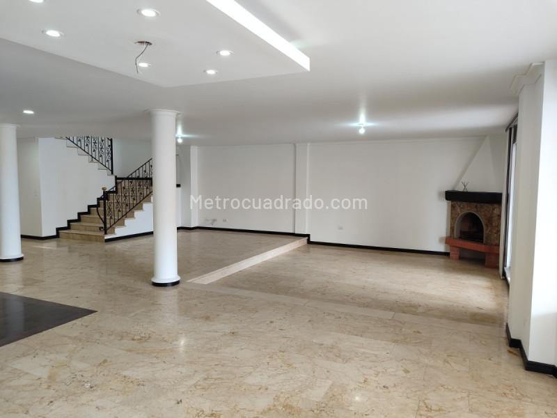 Spacious 5BR House in Exclusive Poblado Area - 4