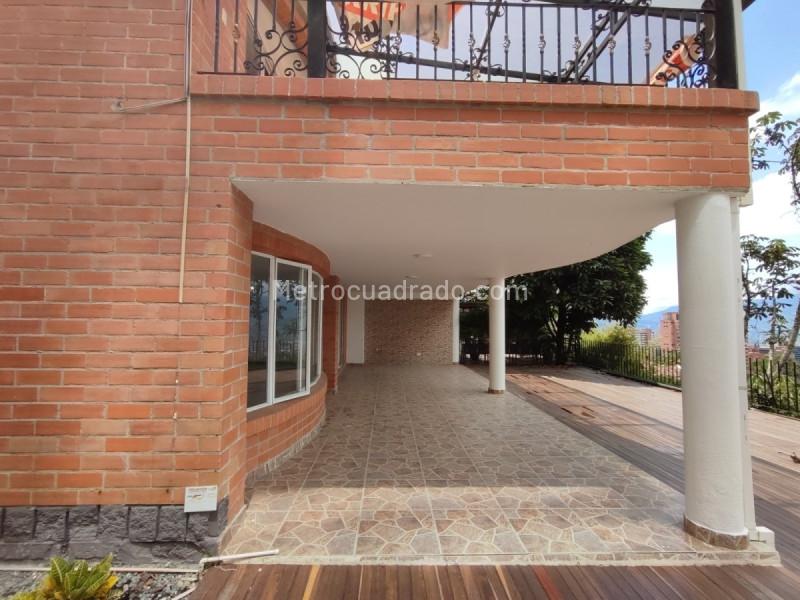 Spacious 5BR House in Exclusive Poblado Area - 5