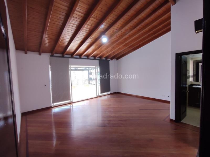 Spacious 5BR House in Exclusive Poblado Area - 6