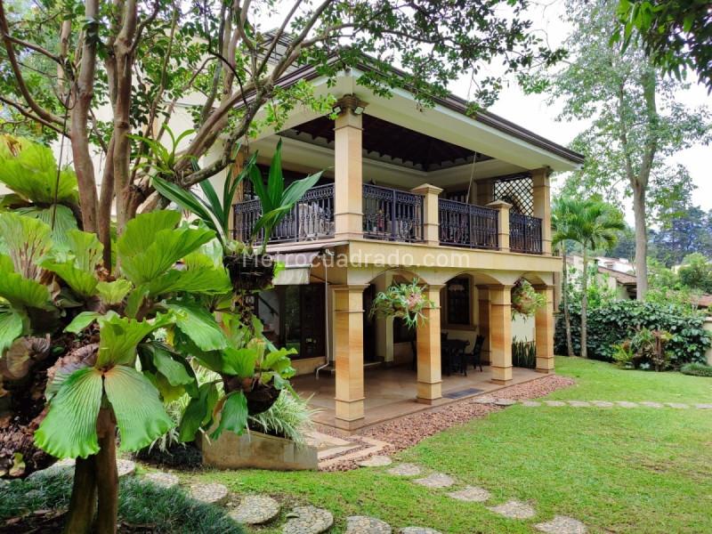 Casa de 5 Alcobas en Venta y Arriendo en El Campestre, El Poblado - 2