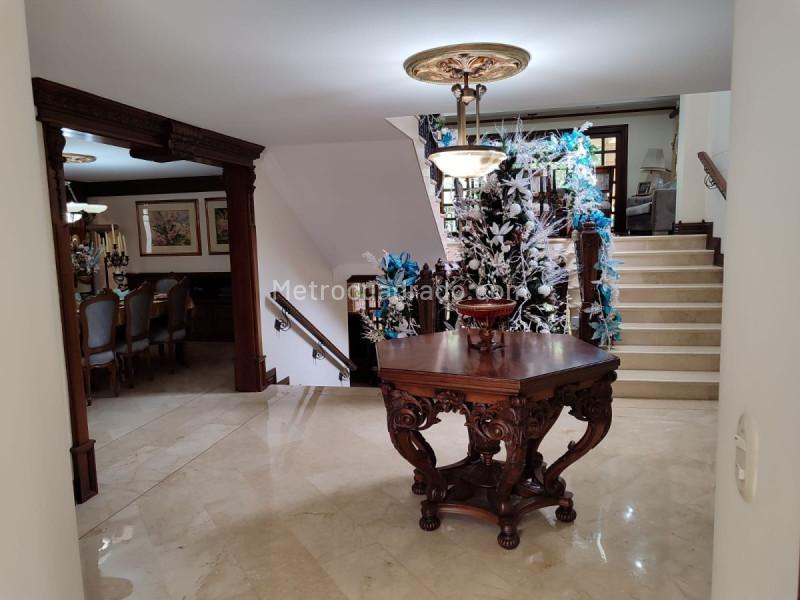 Casa de 5 Alcobas en Venta y Arriendo en El Campestre, El Poblado - 4