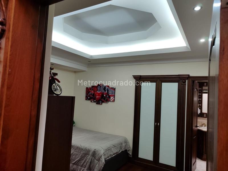 Casa de 5 Alcobas en Venta y Arriendo en El Campestre, El Poblado - 7