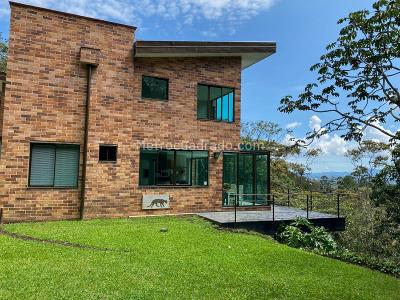 Casa de 4 alcobas en venta en Tablacito, Rionegro, 461 m² · foto 3 de 20