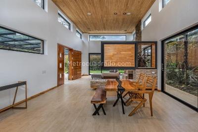Casa de 4 alcobas en venta en Alto De Palmas, Envigado, 550 m² · foto 2 de 14