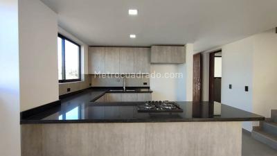 Casa de 3 alcobas en venta en Barro Blanco, Rionegro, 225 m² · foto 3 de 14
