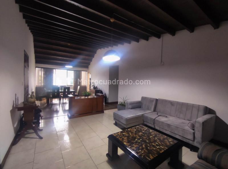 Apartamento de 3 Alcobas en Aguacatala con Habitación de Servicio - 3