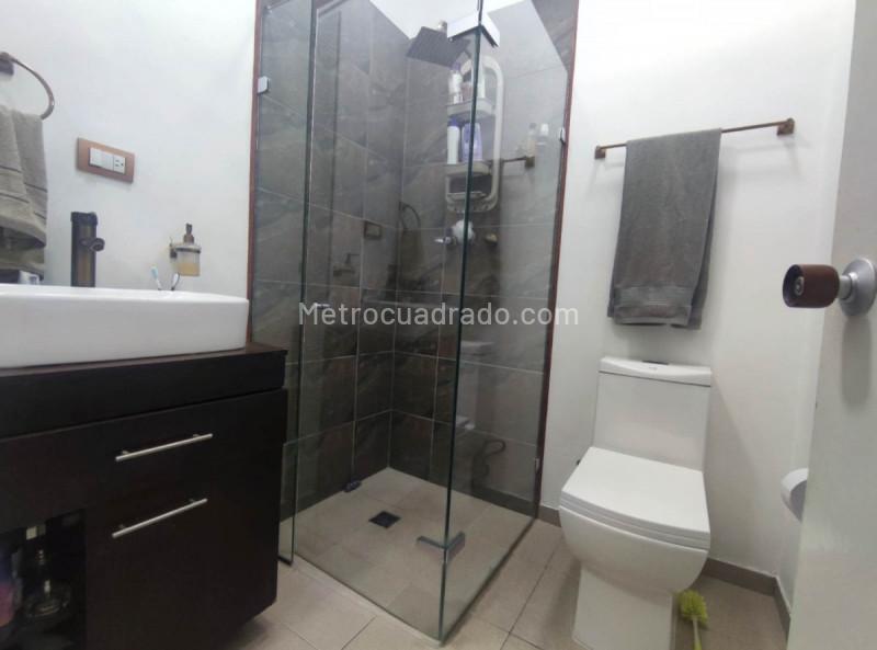 Apartamento de 3 Alcobas en Aguacatala con Habitación de Servicio - 5