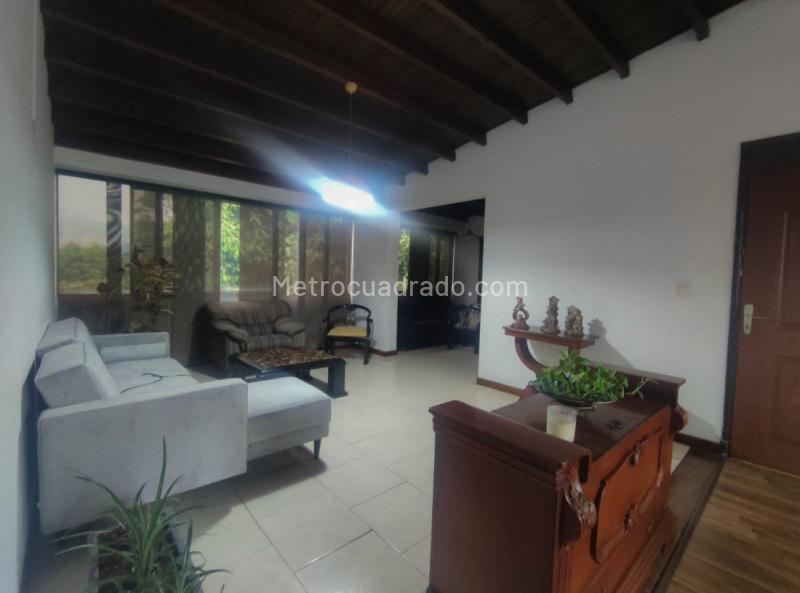 Apartamento de 3 Alcobas en Aguacatala con Habitación de Servicio - 7