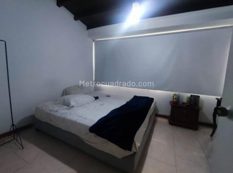 Apartamento de 3 Alcobas en Aguacatala con Habitación de Servicio - 8