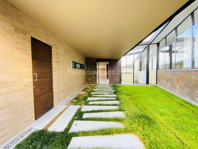 Casa de 4 alcobas en venta en Las Palmas, Medellín, 471 m² · foto 3 de 14