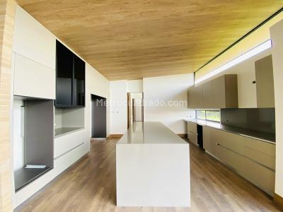 Casa de 4 alcobas en venta en Las Palmas, Medellín, 471 m² · foto 4 de 14