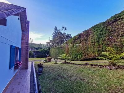 Casa en venta en Loma Del Escobero, Envigado · foto 2 de 20