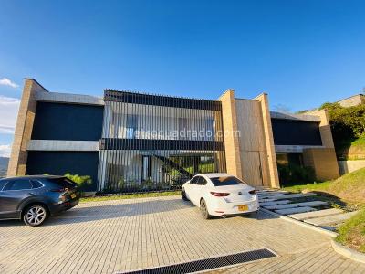 Casa de 4 alcobas en venta en Alto De Palmas, Envigado, 360 m² · foto 3 de 20