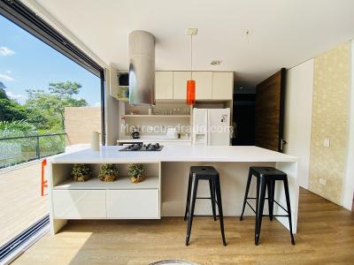 Apartamento en venta en Altos Del Poblado, Medellín · foto 12 de 20