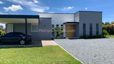 Casa de 3 alcobas en venta en Llano Grande, Rionegro, 480 m² · foto 3 de 9