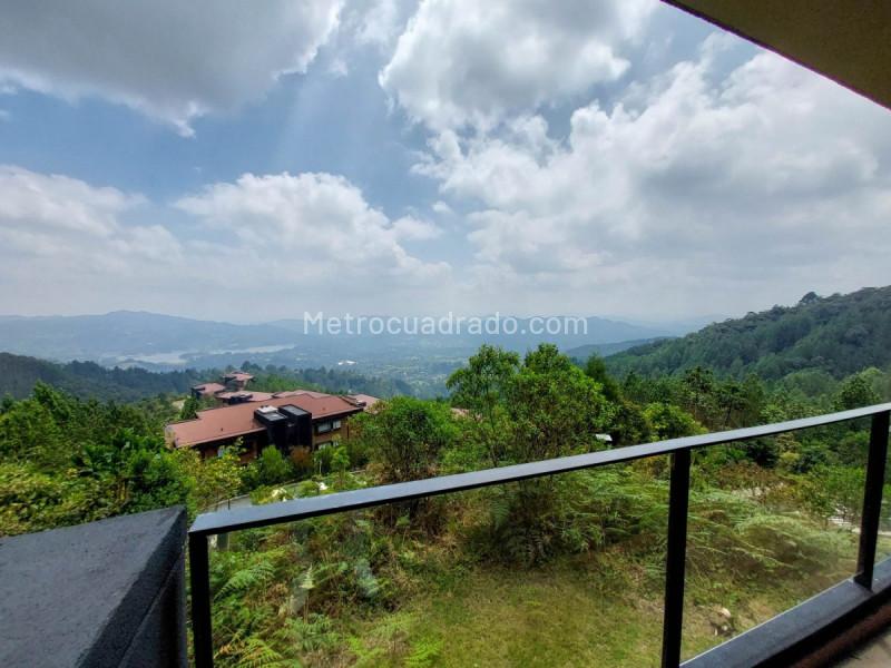 1BR Apartment in El Retiro (64 m²) - 2