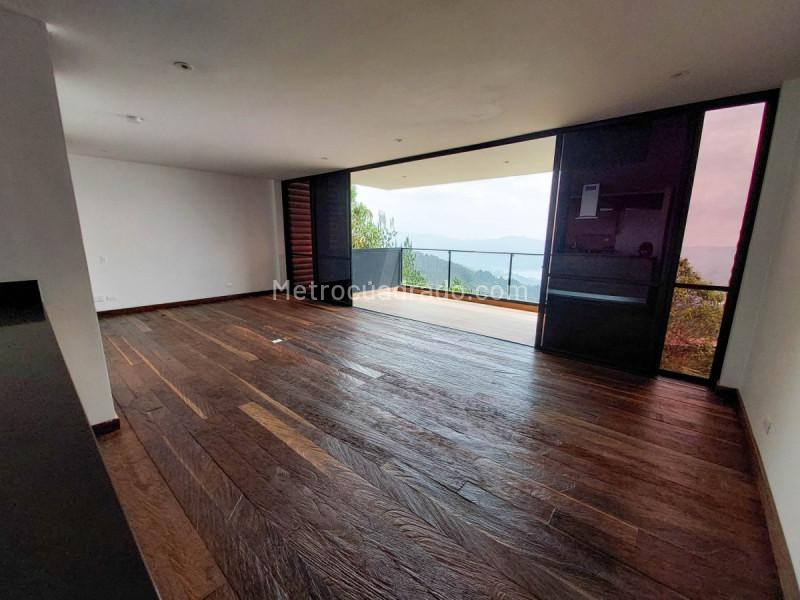 1BR Apartment in El Retiro (64 m²) - 3