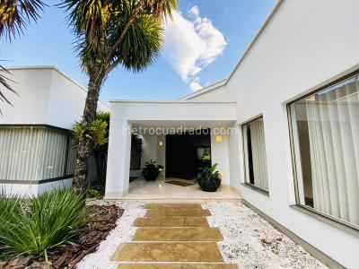 Casa de 4 alcobas en venta en Santa Elena, Medellín, 750 m² · foto 7 de 20