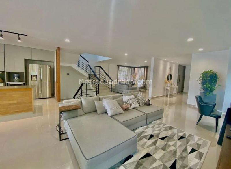 Casa Amplia de 5 Alcobas en El Poblado - 4