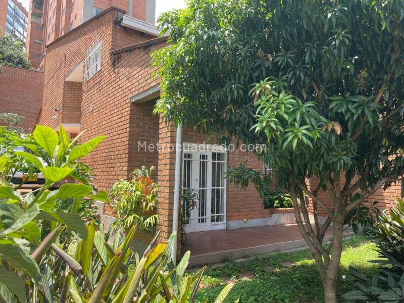 Commercial House with 6 Offices in El Poblado - 2