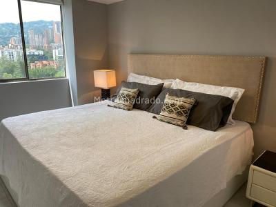 Apartamento de 2 alcobas en arriendo en Loma De Los Parra, Medellín, 74 m² · foto 3 de 6