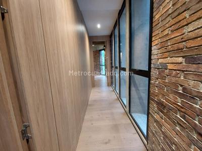 Apartamento de 2 alcobas en venta en El Tesoro, Medellín, 203 m² · foto 10 de 20