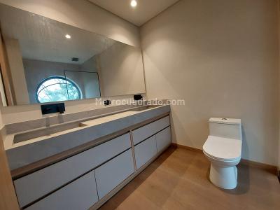 Apartamento de 2 alcobas en venta en El Tesoro, Medellín, 203 m² · foto 17 de 20