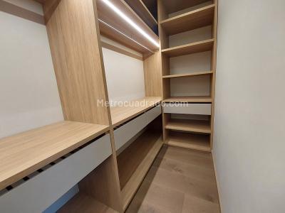 Apartamento de 2 alcobas en venta en El Tesoro, Medellín, 203 m² · foto 18 de 20