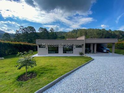 Casa de 2 alcobas en venta en Rionegro, Rionegro, 230 m² · foto 3 de 19