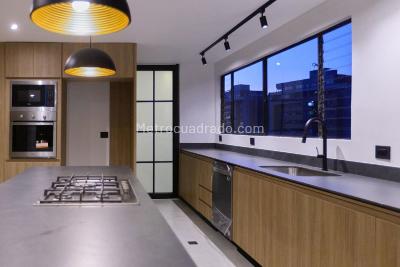 Apartamento de 3 alcobas en arriendo en El Tesoro, Medellín, 175 m² · foto 3 de 20