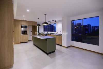 Apartamento de 3 alcobas en arriendo en El Tesoro, Medellín, 175 m² · foto 6 de 20