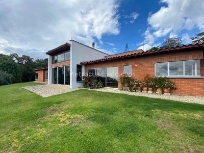Casa de 5 alcobas en venta en Alto De Palmas, Envigado, 366 m² · foto 3 de 20