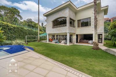 Casa de 5 alcobas en venta en San Lucas, Medellín, 892 m² · foto 2 de 20