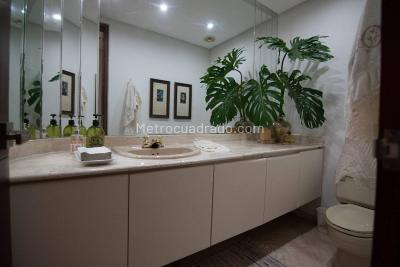 Casa de 3 alcobas en venta en El Poblado, Medellín, 640 m² · foto 15 de 20