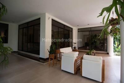 Casa de 3 alcobas en venta en El Poblado, Medellín, 640 m² · foto 8 de 20