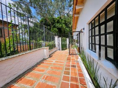 Casa de 5 alcobas en venta en El Poblado, Medellín, 413 m² · foto 2 de 20