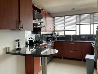 Apartamento en venta en El Poblado, Medellín · foto 2 de 20