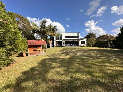 Casa de 3 alcobas en venta en Llano Grande, Rionegro, 352 m² · foto 2 de 17
