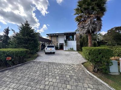 Casa de 3 alcobas en venta en Llano Grande, Rionegro, 352 m² · foto 3 de 17