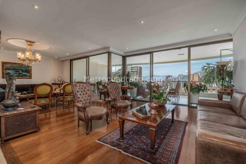 Modern 3BR Apartment with City Views in Loma De Los Gonzalez - 3