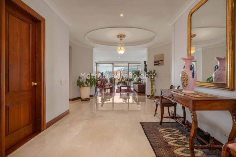 Modern 3BR Apartment with City Views in Loma De Los Gonzalez - 8