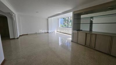 Apartamento en venta en El Poblado, Medellín · foto 2 de 12