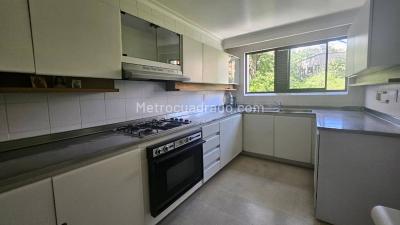 Apartamento en venta en El Poblado, Medellín · foto 4 de 12